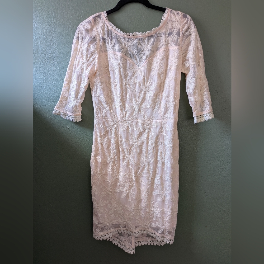 SOIEBLU - Ivory Pink Lace Cocktail Dress- SIZE M 3/4 Sleeves